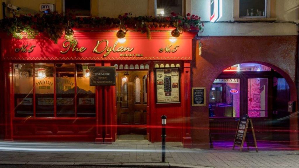 Go to a Whisky Tasting at the Dylan Whisky Bar