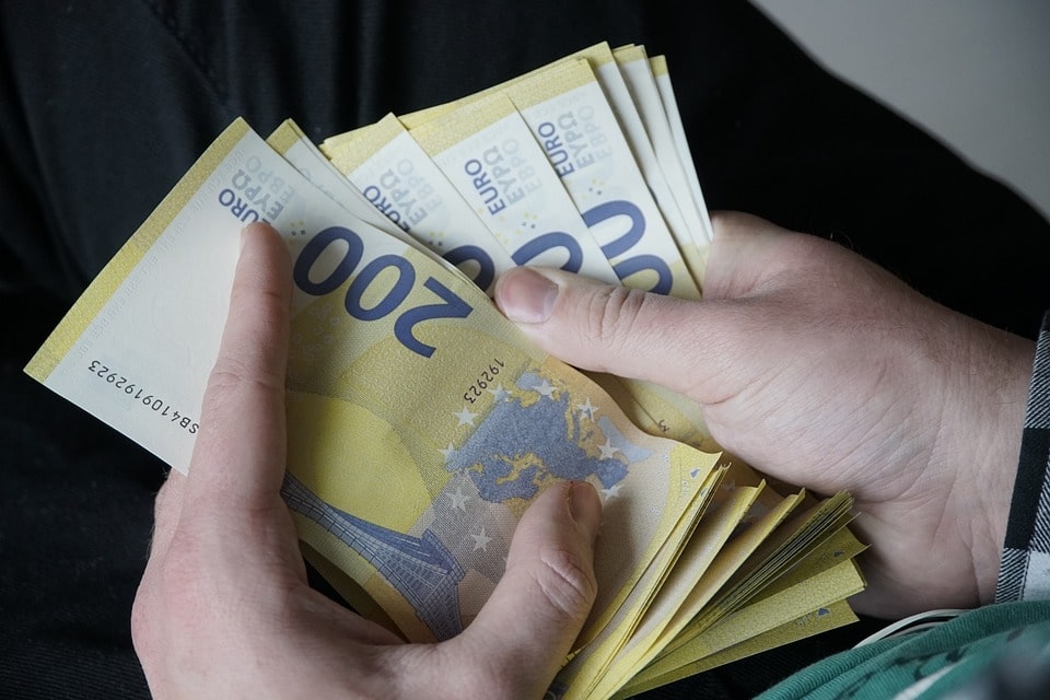 What is a good salary to live with in Dublin