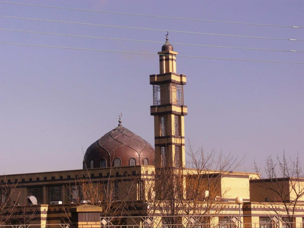 Is Ireland safe for a Muslim girl to travel alone