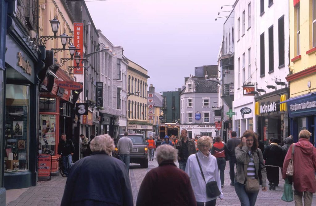 Is Ireland safe for a girl to travel alone