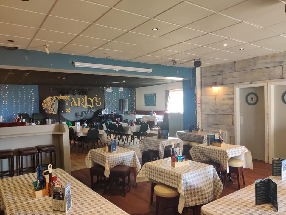 Early’s Bar