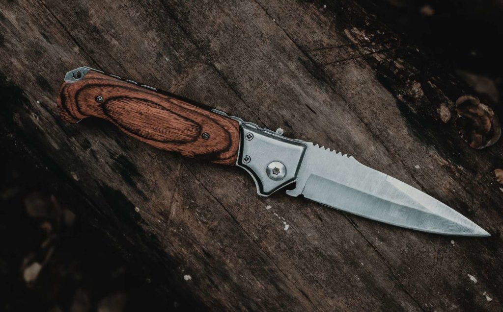 Giving something sharp to a friend can ‘cut’ your friendship