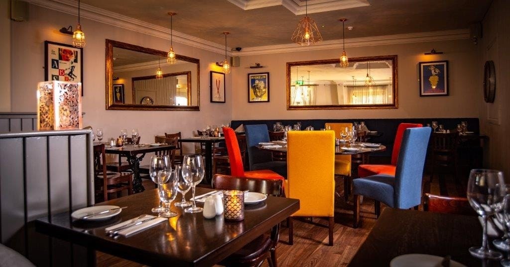 Henry's Bistro and Wine Bar