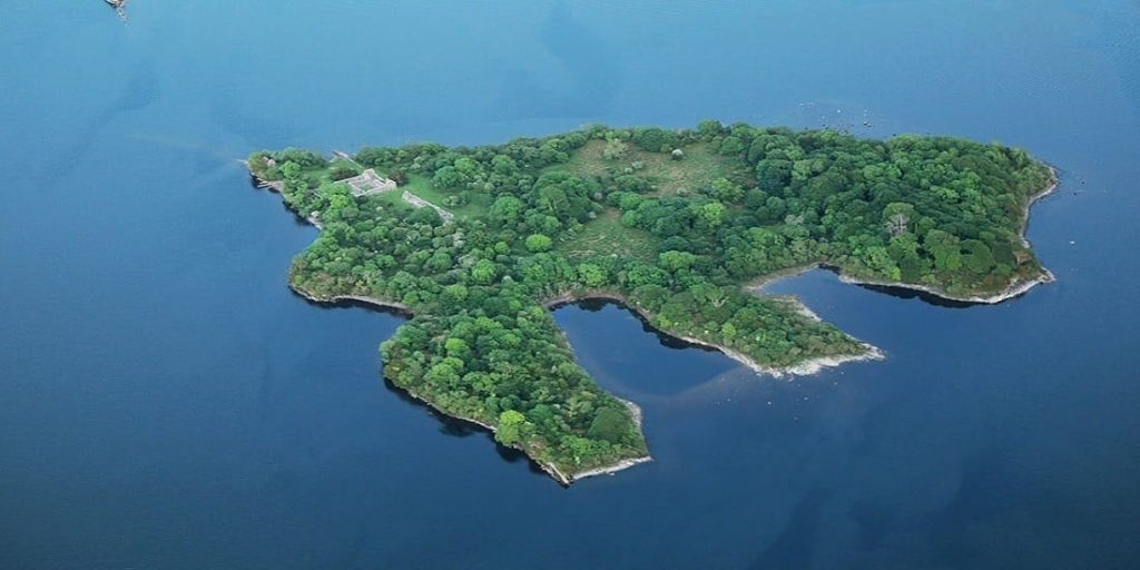 Paddle a Kayak to Inisfallen Island
